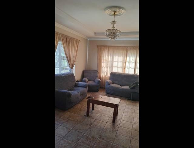 8 BEDROOM HOUSE FOR SALE IN KLEIN PARYS